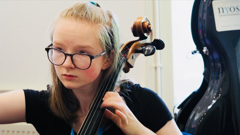 undefinedCellist Annie Walton - Borrower of the Month December 2019